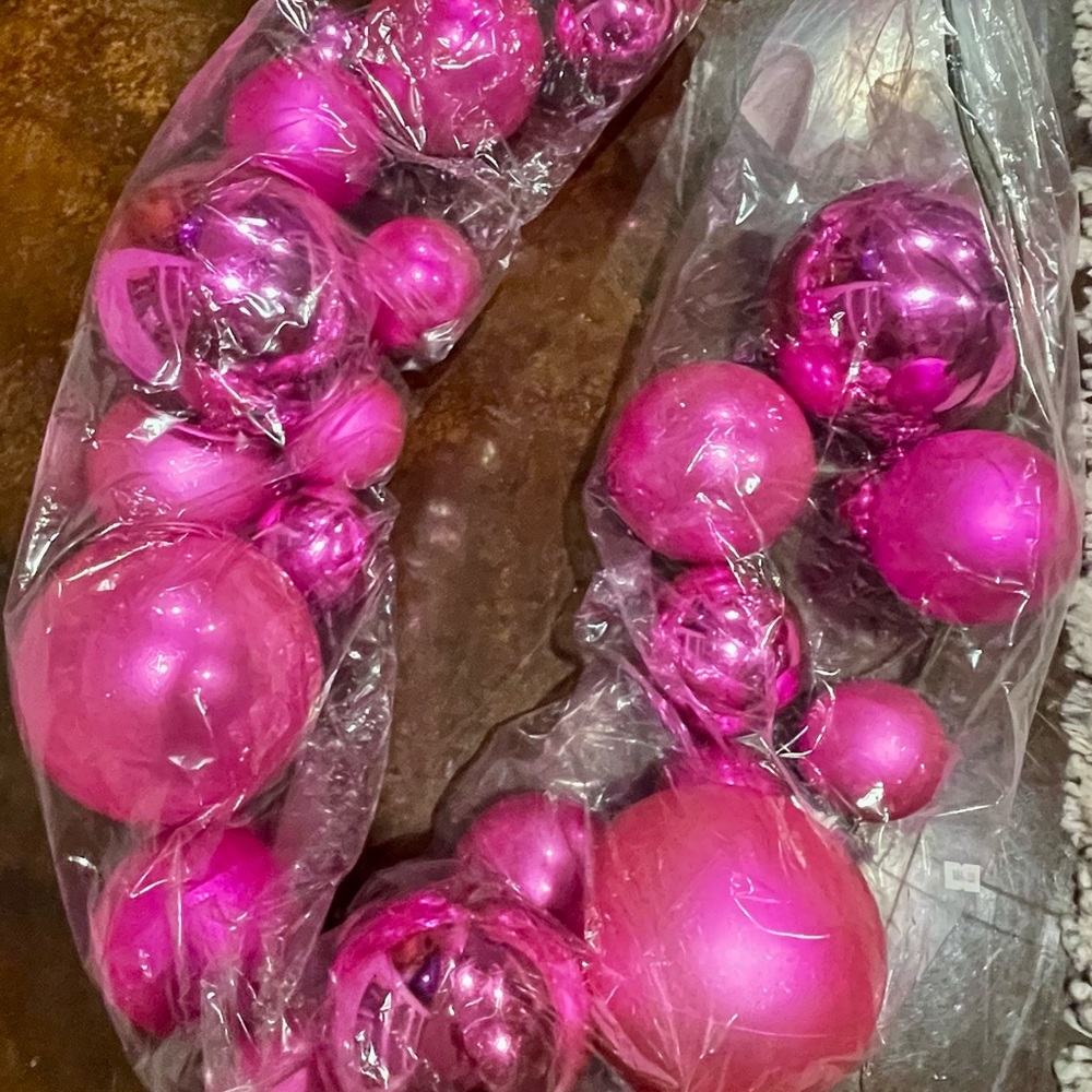 NWT Hot Pink Ball Branch Garland 6’ Vickerman